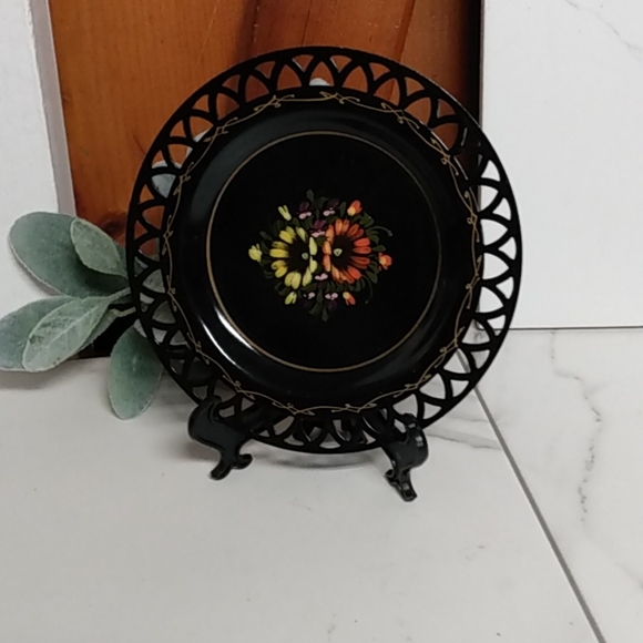 Russian Folk Art Metal Wall Plate Folk Art - Picture 1 of 10